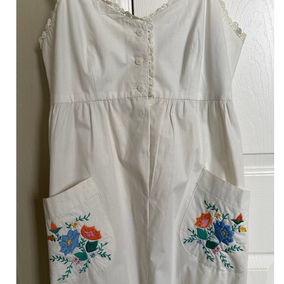Vintage Cottage Core White Sleeveless Dress Embroidered Flowers Whip-O-Will - Picture 2 of 6